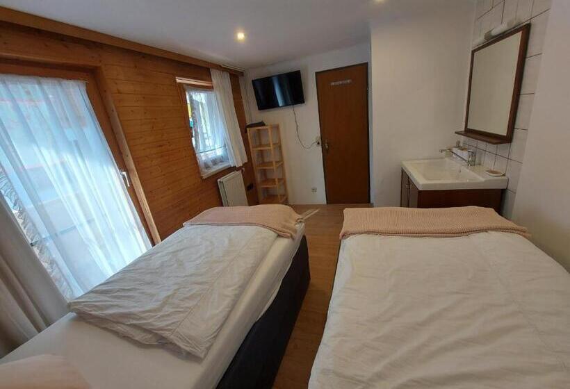 تختخواب و صبحانه Zum Schneider