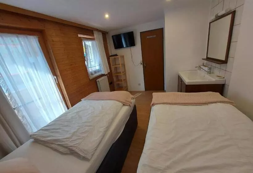 تختخواب و صبحانه Zum Schneider