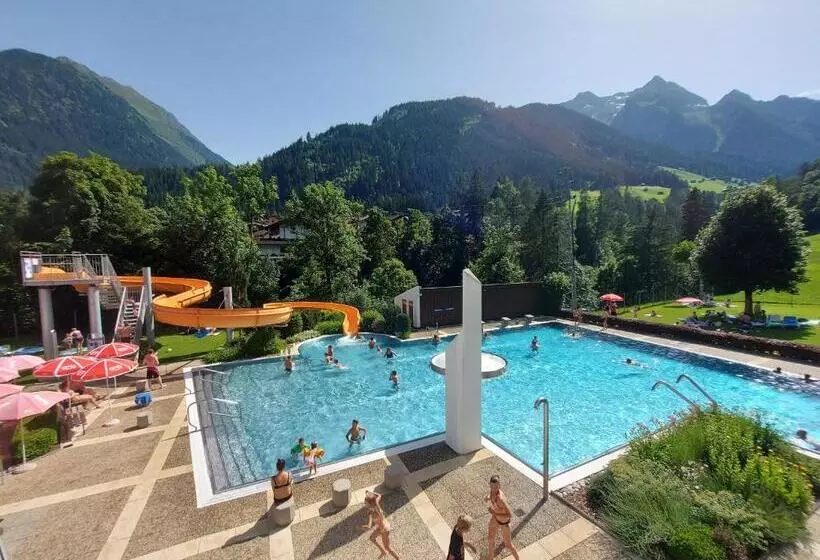 تختخواب و صبحانه Zum Schneider