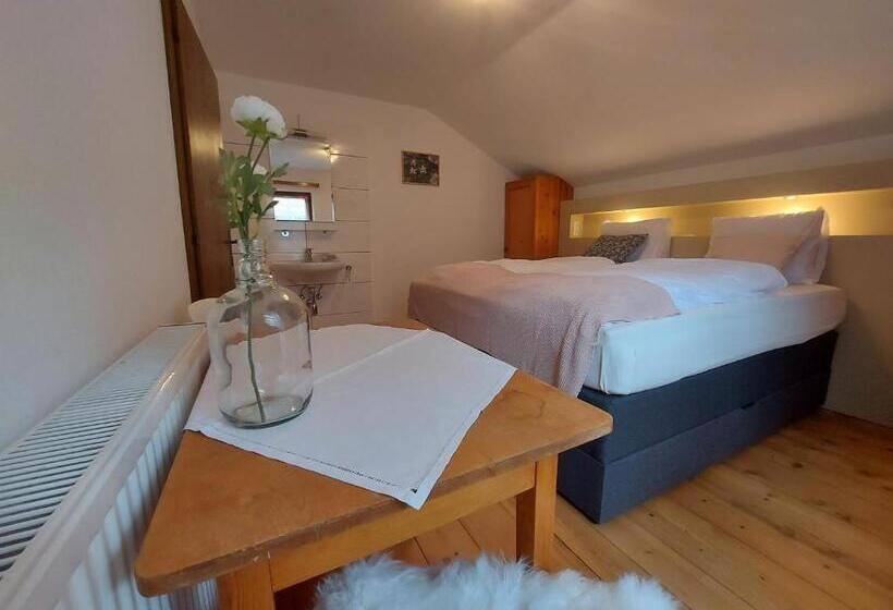 تختخواب و صبحانه Zum Schneider