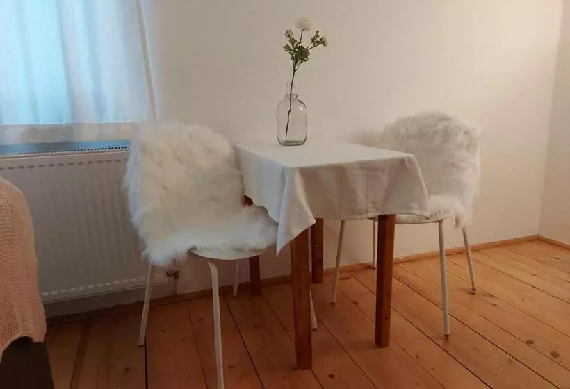 تختخواب و صبحانه Zum Schneider