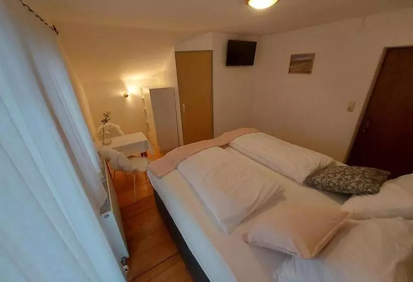 تختخواب و صبحانه Zum Schneider