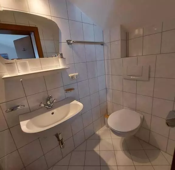 تختخواب و صبحانه Zum Schneider