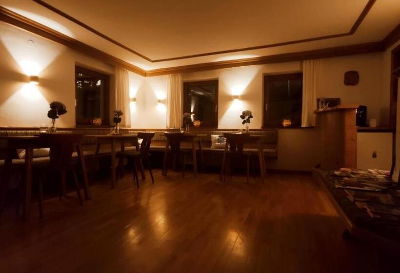 تختخواب و صبحانه Zum Schneider