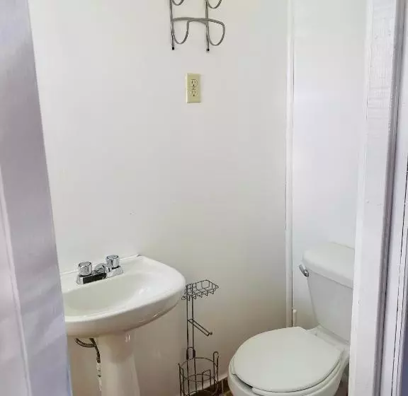 هتل Blue Sky Rentals Utila