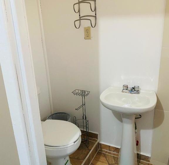 هتل Blue Sky Rentals Utila