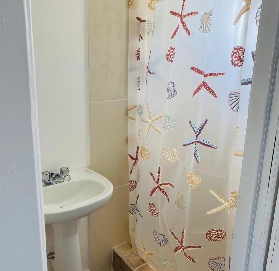 هتل Blue Sky Rentals Utila