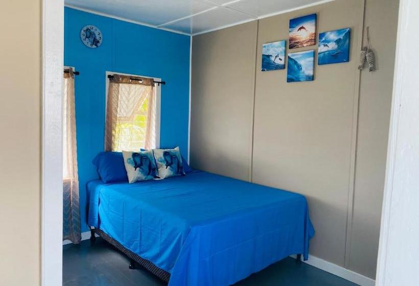 هتل Blue Sky Rentals Utila