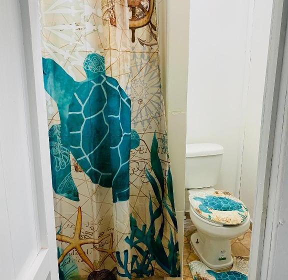 هتل Blue Sky Rentals Utila