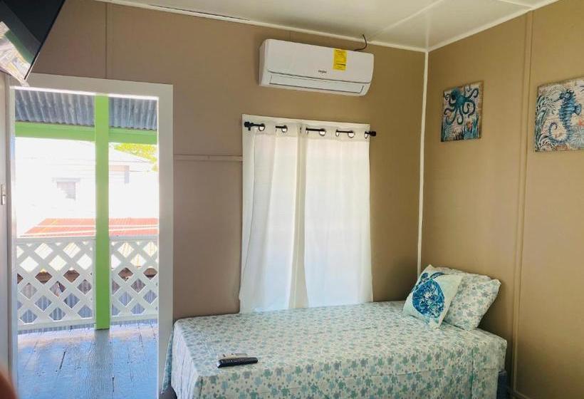 هتل Blue Sky Rentals Utila