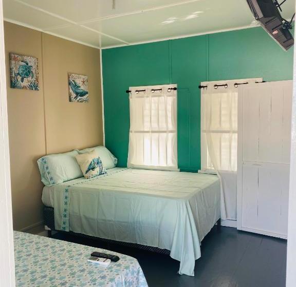 هتل Blue Sky Rentals Utila