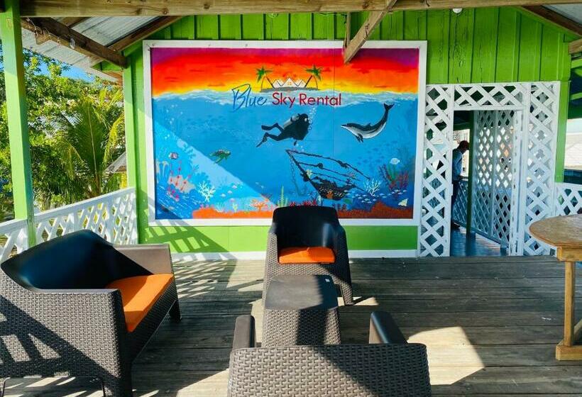 هتل Blue Sky Rentals Utila