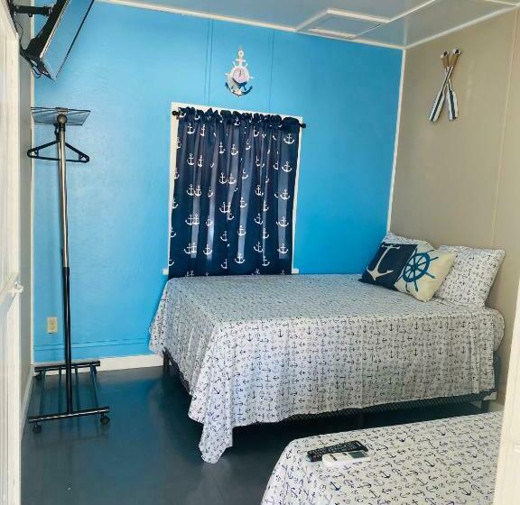 هتل Blue Sky Rentals Utila