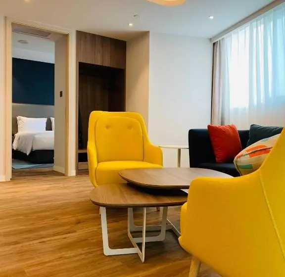 هتل Holiday Inn Express Chongqing Airport Zone, An Ihg