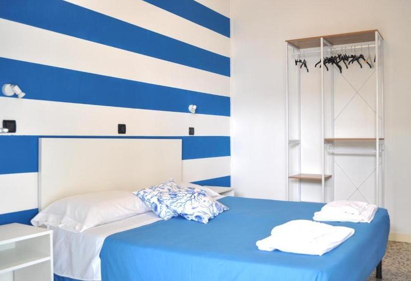 Hotel Susy Ambienti Rinnovati Direttamente Su Viale Dante E A Due Passi Dal Mare