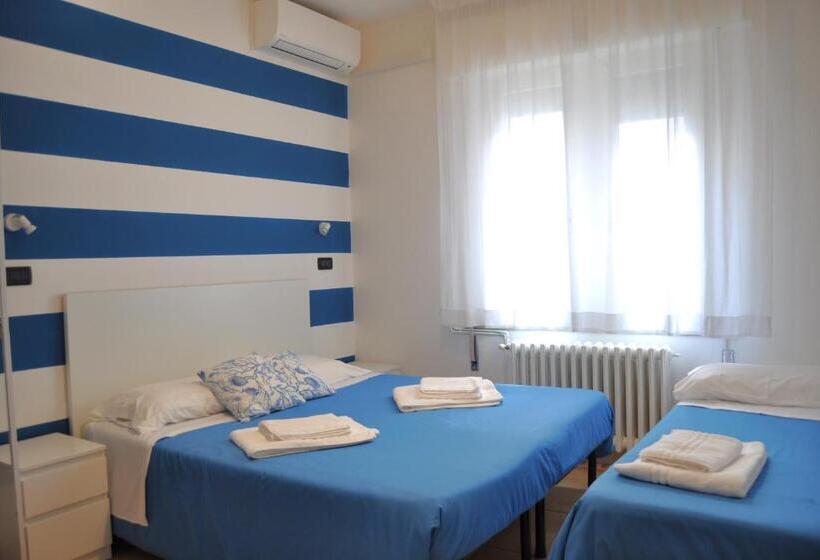 Hotel Susy Ambienti Rinnovati Direttamente Su Viale Dante E A Due Passi Dal Mare