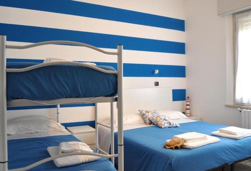 Hotel Susy Ambienti Rinnovati Direttamente Su Viale Dante E A Due Passi Dal Mare