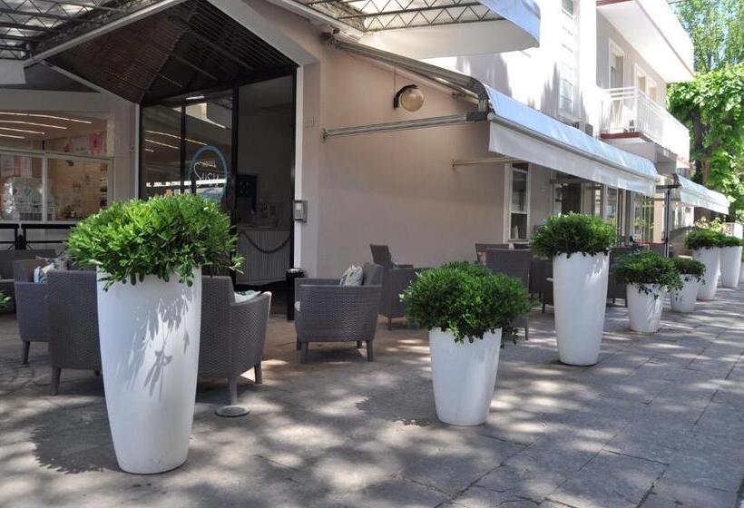 Hotel Susy Ambienti Rinnovati Direttamente Su Viale Dante E A Due Passi Dal Mare