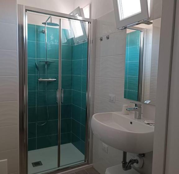 Hotel Susy Ambienti Rinnovati Direttamente Su Viale Dante E A Due Passi Dal Mare