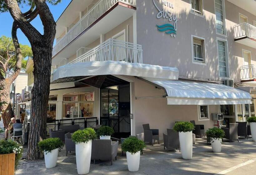 Hotel Susy Ambienti Rinnovati Direttamente Su Viale Dante E A Due Passi Dal Mare