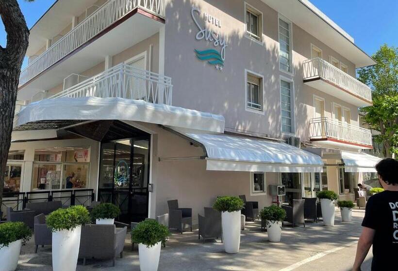 Hotel Susy Ambienti Rinnovati Direttamente Su Viale Dante E A Due Passi Dal Mare