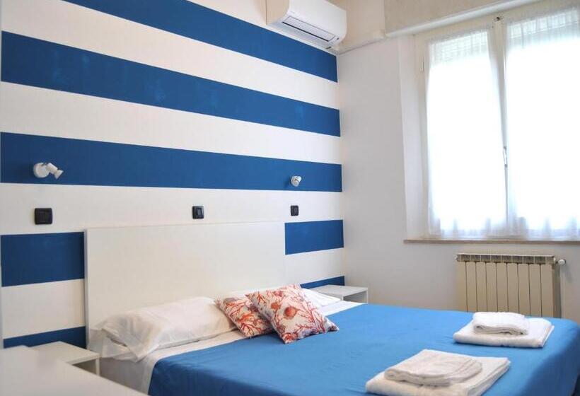 Hotel Susy Ambienti Rinnovati Direttamente Su Viale Dante E A Due Passi Dal Mare