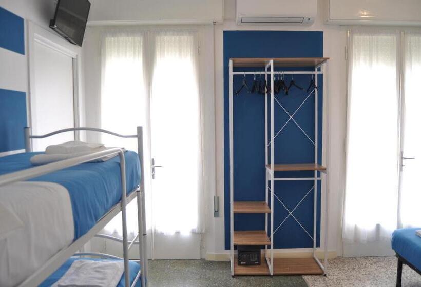 Hotel Susy Ambienti Rinnovati Direttamente Su Viale Dante E A Due Passi Dal Mare