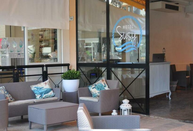 Hotel Susy Ambienti Rinnovati Direttamente Su Viale Dante E A Due Passi Dal Mare