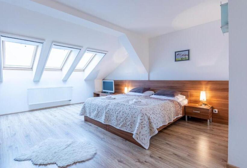 펜션 Penzion Blatnička