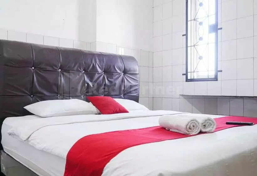 ホテル Edbert Guesthouse Near Lotte Grosir Medan Redpartner