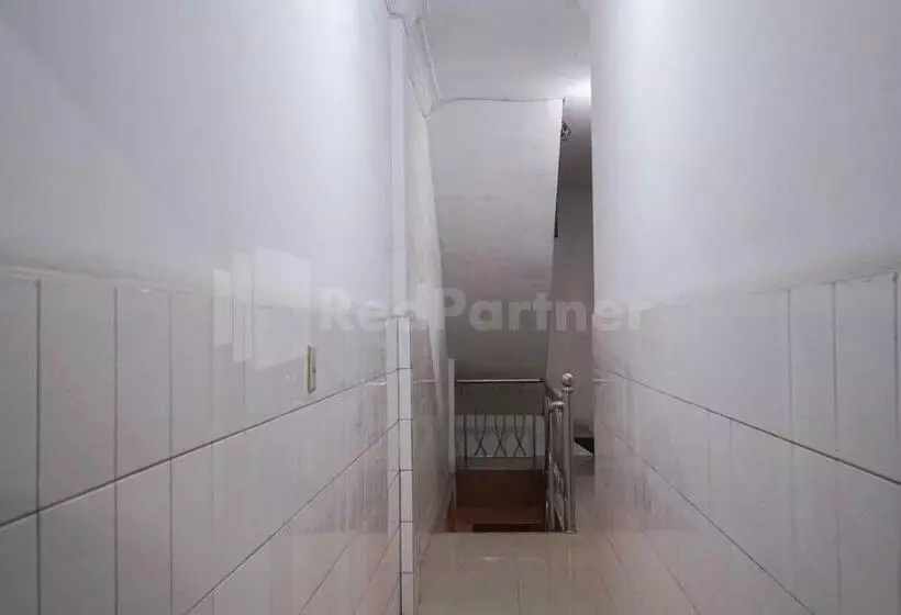 ホテル Edbert Guesthouse Near Lotte Grosir Medan Redpartner