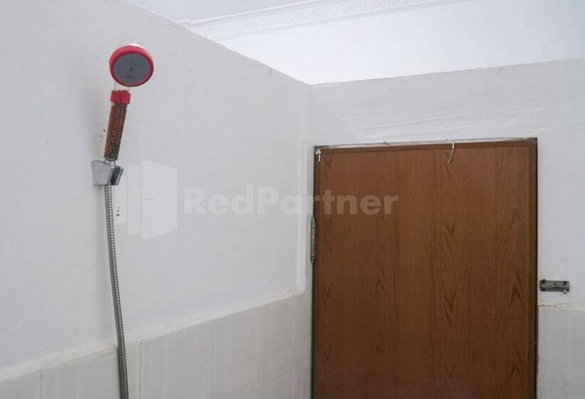 בית מלון כפרי Edbert Guesthouse Near Lotte Grosir Medan Redpartner