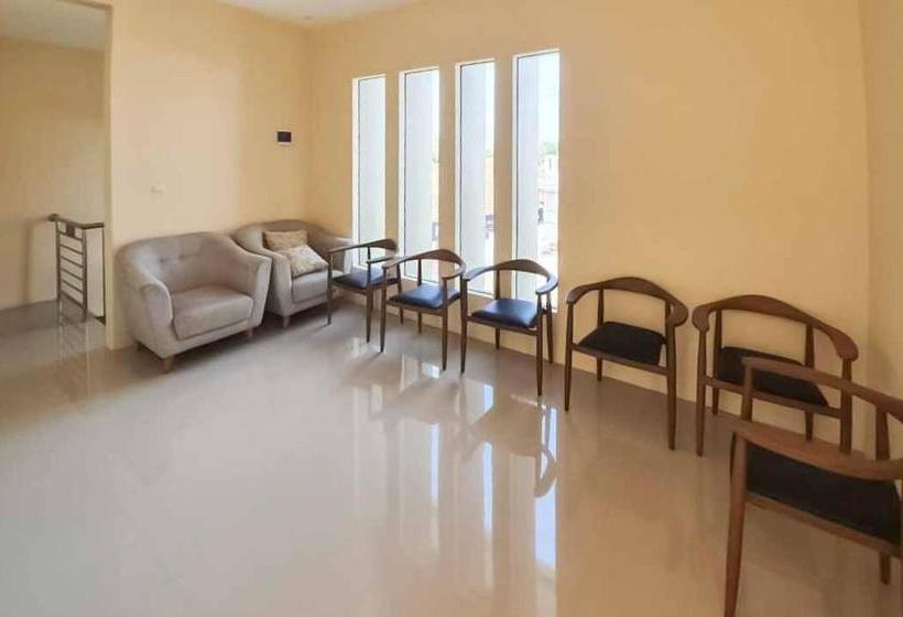 בית מלון כפרי Jatiwangi Syariah Guest House Mitra Reddoorz