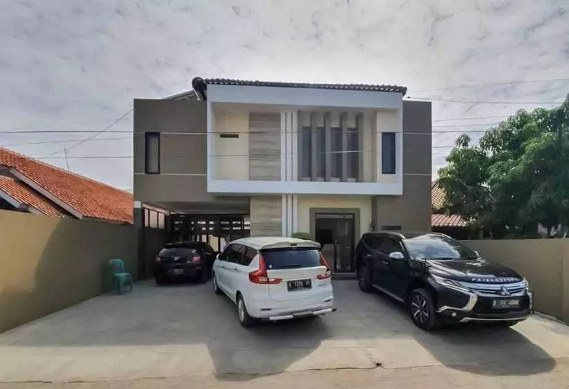 Hotelli Jatiwangi Syariah Guest House Mitra Reddoorz