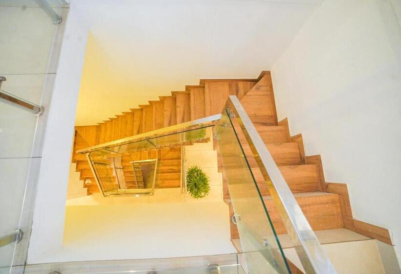 فندق Oceana Hills Residency