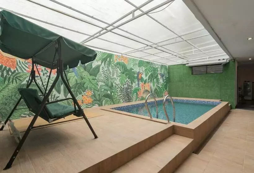 Hotelli Reddoorz Near Lembang Park & Zoo