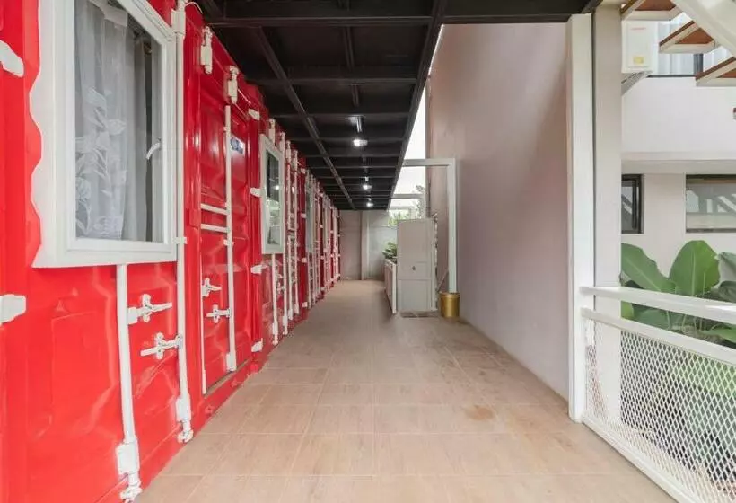 Hotelli Reddoorz Near Lembang Park & Zoo