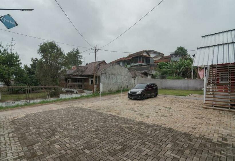 בית מלון כפרי Reddoorz Near Lembang Park & Zoo