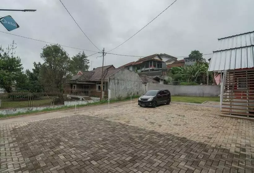 Hotelli Reddoorz Near Lembang Park & Zoo