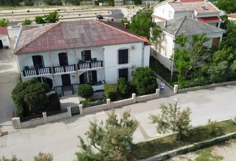 پانسیون Rooms & Apartments Kaurloto