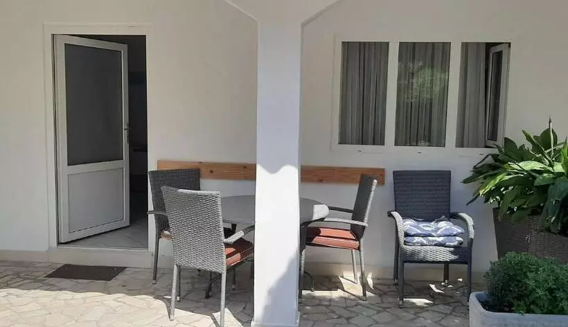 پانسیون Rooms & Apartments Kaurloto