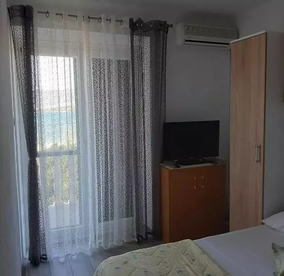 پانسیون Rooms & Apartments Kaurloto