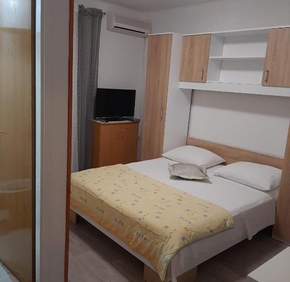 پانسیون Rooms & Apartments Kaurloto