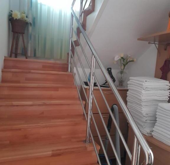 پانسیون Rooms & Apartments Kaurloto