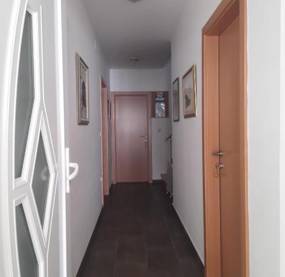 پانسیون Rooms & Apartments Kaurloto