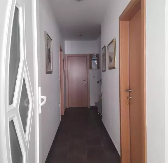 پانسیون Rooms & Apartments Kaurloto