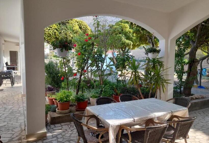 پانسیون Rooms & Apartments Kaurloto