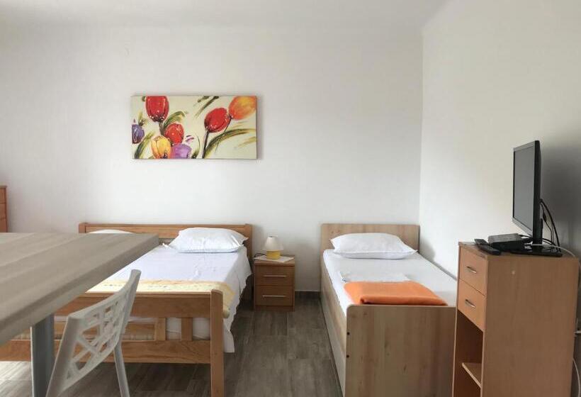 پانسیون Rooms & Apartments Kaurloto