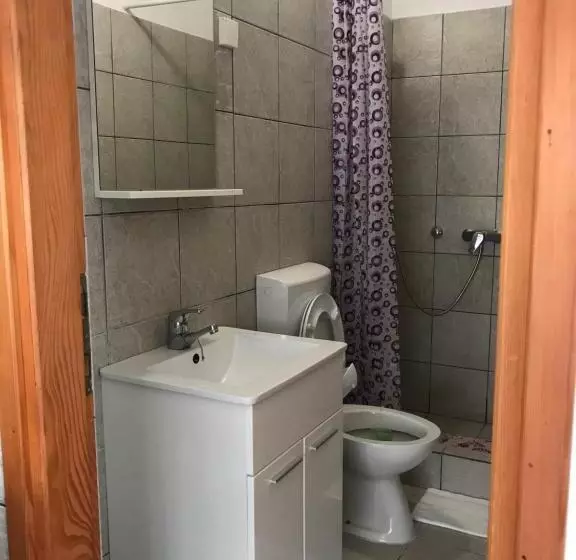 پانسیون Rooms & Apartments Kaurloto