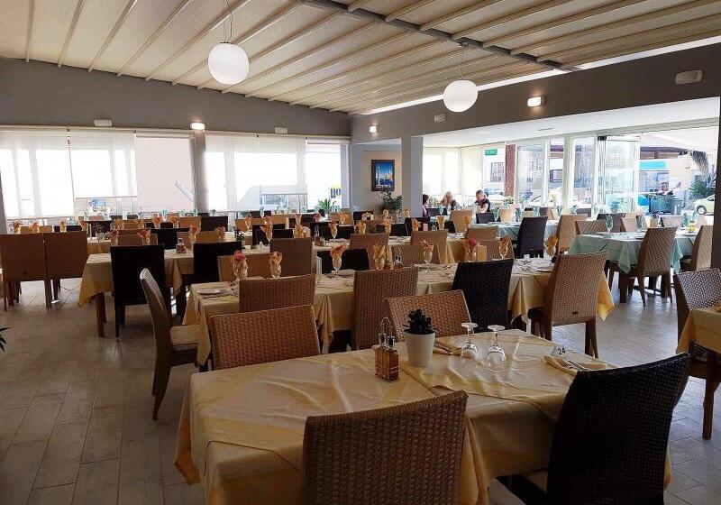 Отель Caravel Apartment